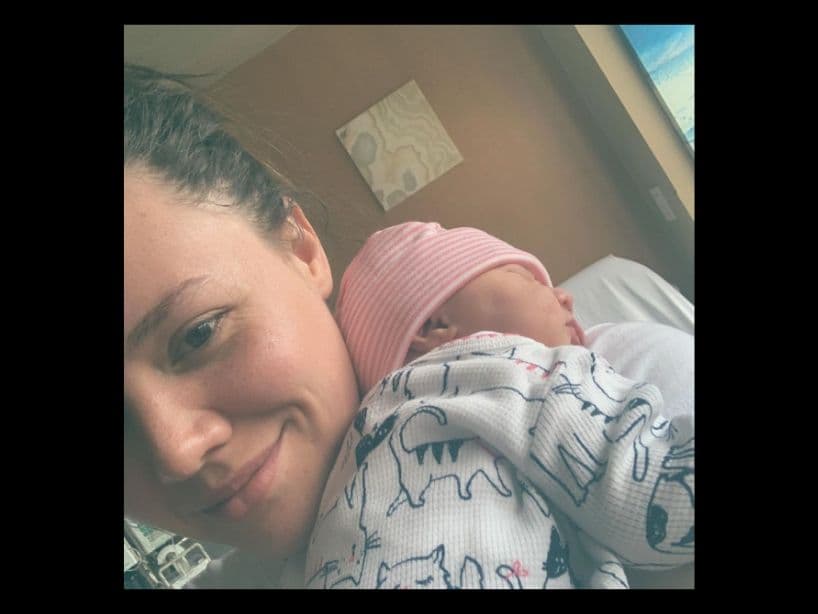 Joy, de 32 años, dijo que para su esposa y ella, Noah es "la mayor felicidad que hemos sentido en nuestra vida".
