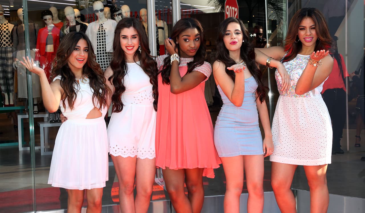 En el 2016, las cosas entre Camila Cabello cuando todavía estaba con Fifth Harmony se pusieron raras cuando la banda repentinamente publicó en sus redes que la integrante dejaría el quinteto. “Las chicas eran conscientes de mis sentimientos a pesar de las largas y muy necesarias conversaciones sobre el futuro que tuvimos durante la gira. Diciendo que simplemente fueron informadas a través de mis representantes que yo estaba ‘dejando el grupo’".