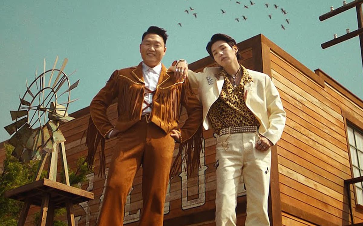 Una de las colaboraciones más exitosas de Suga ha sido "That That" con PSY