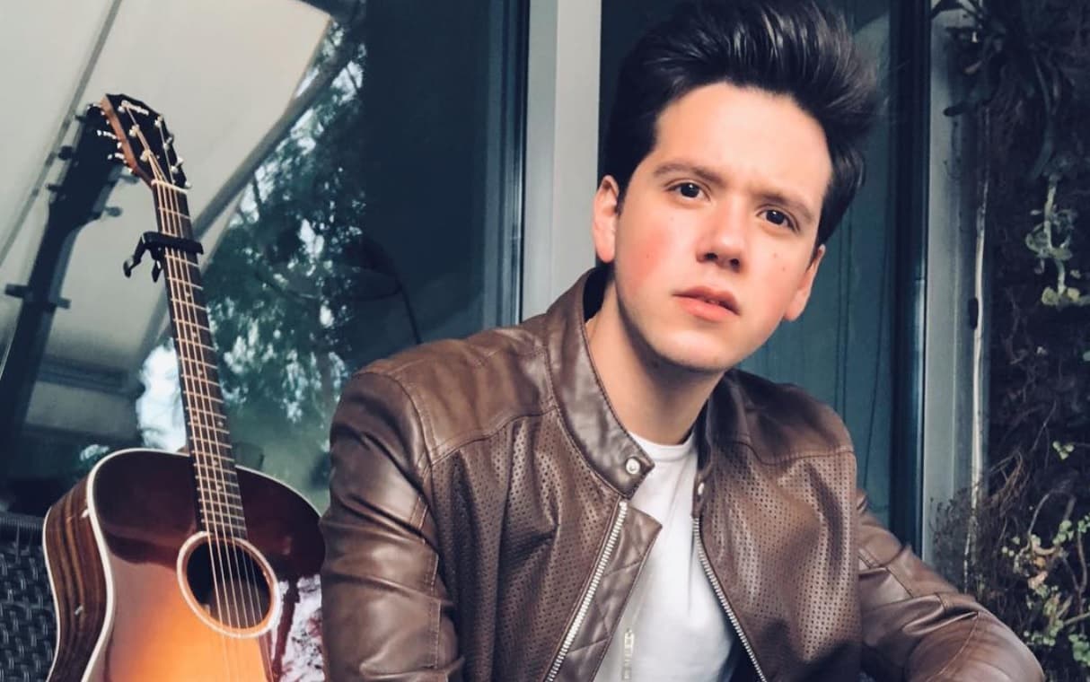 Axel se une a la celebración de Telehit