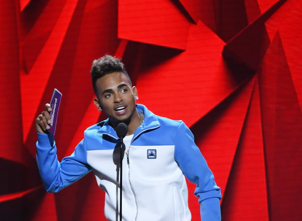 LAS VEGAS, NEVADA - APRIL 25: Ozuna accepts the Artist of the Year award during the 2019 Billboard Latin Music Awards at the Mandalay Bay Events Center on April 25, 2019 in Las Vegas, Nevada. (Photo by Ethan Miller/Getty Images)