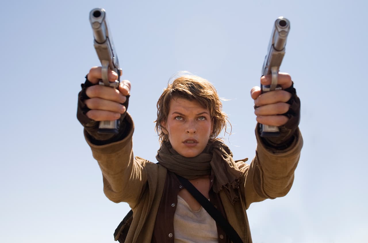 Milla Jovovich on the set of "Resident Evil Extinction" directed by Russell Mulcahy (Photo by Rolf Konow/Sygma/Sygma via Getty Images)