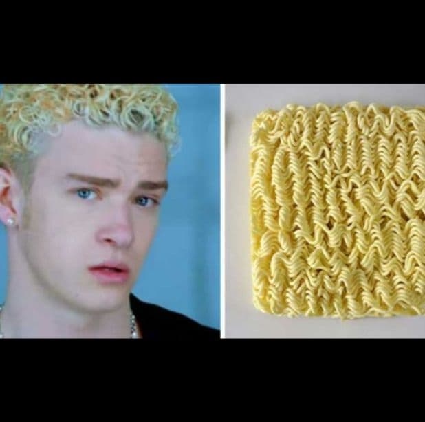 Aunque no de cuerpo completo, pero sí en el cabello, Justin Timberlake en su época de N'SYNC y estos fideos instantáneos son prácticamente una copia entre sí.