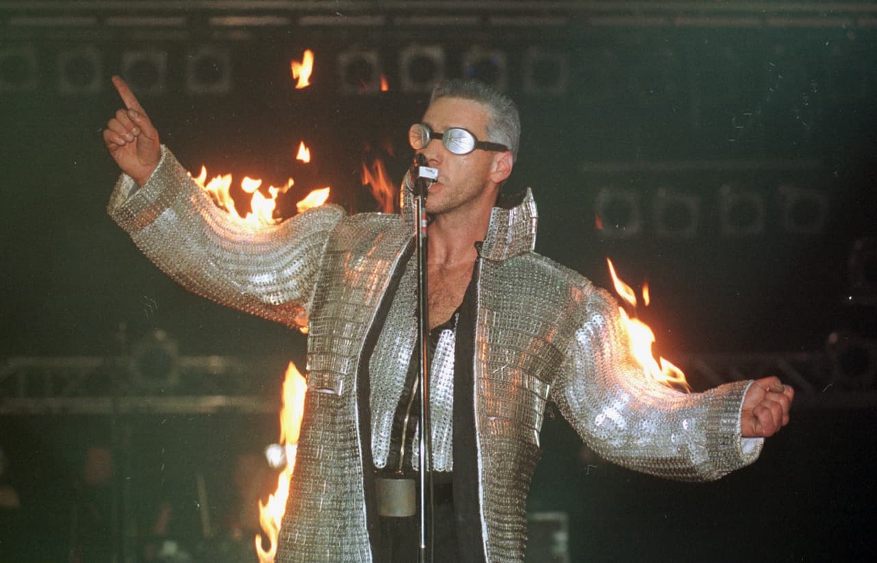 (GERMANY OUT) Rammstein; Musikgruppe; Rockmusik; D - Sänger Till Lindemann bei einem Auftritt (Photo by Horstmann/ullstein bild via Getty Images)