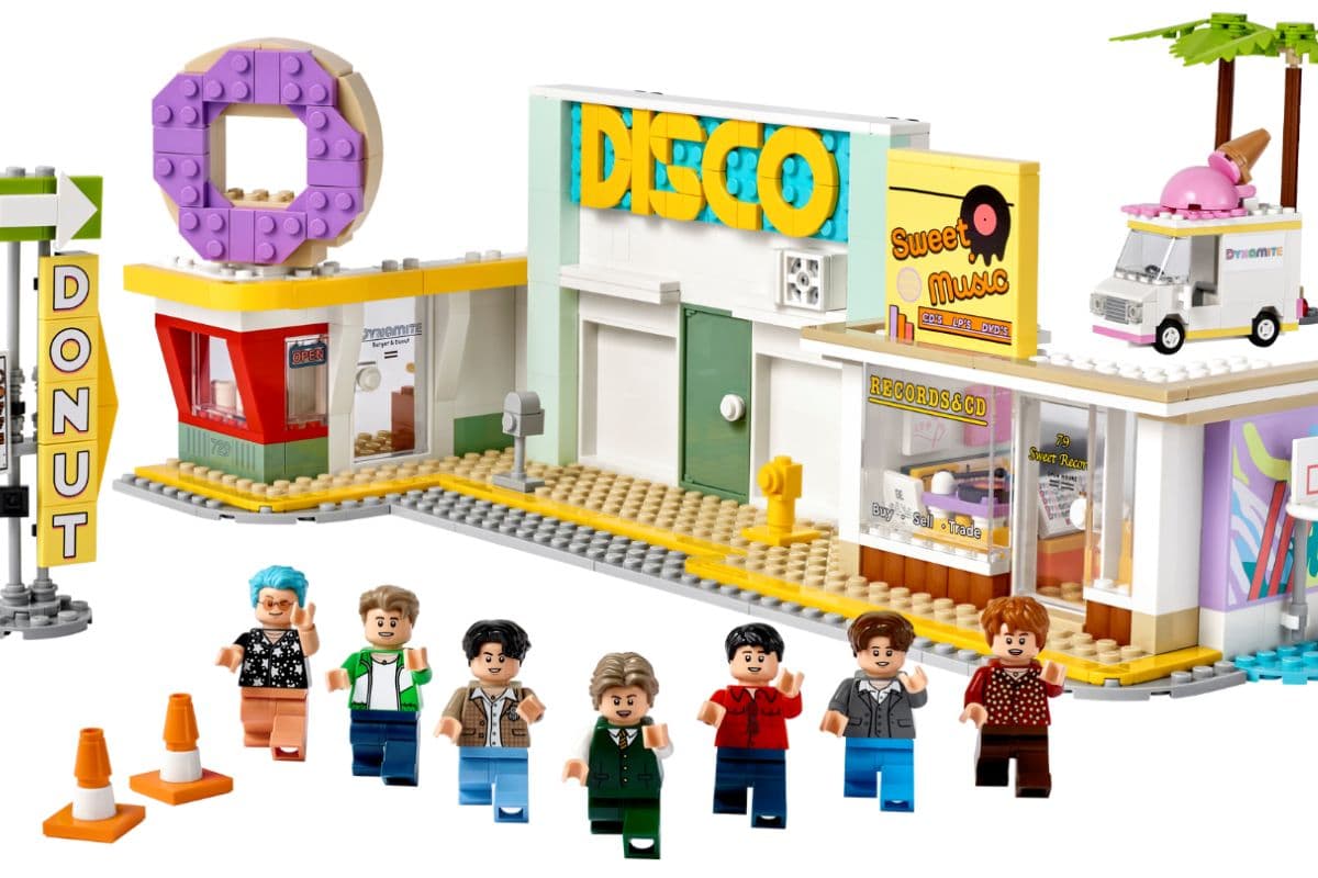 BTS llega a LEGO