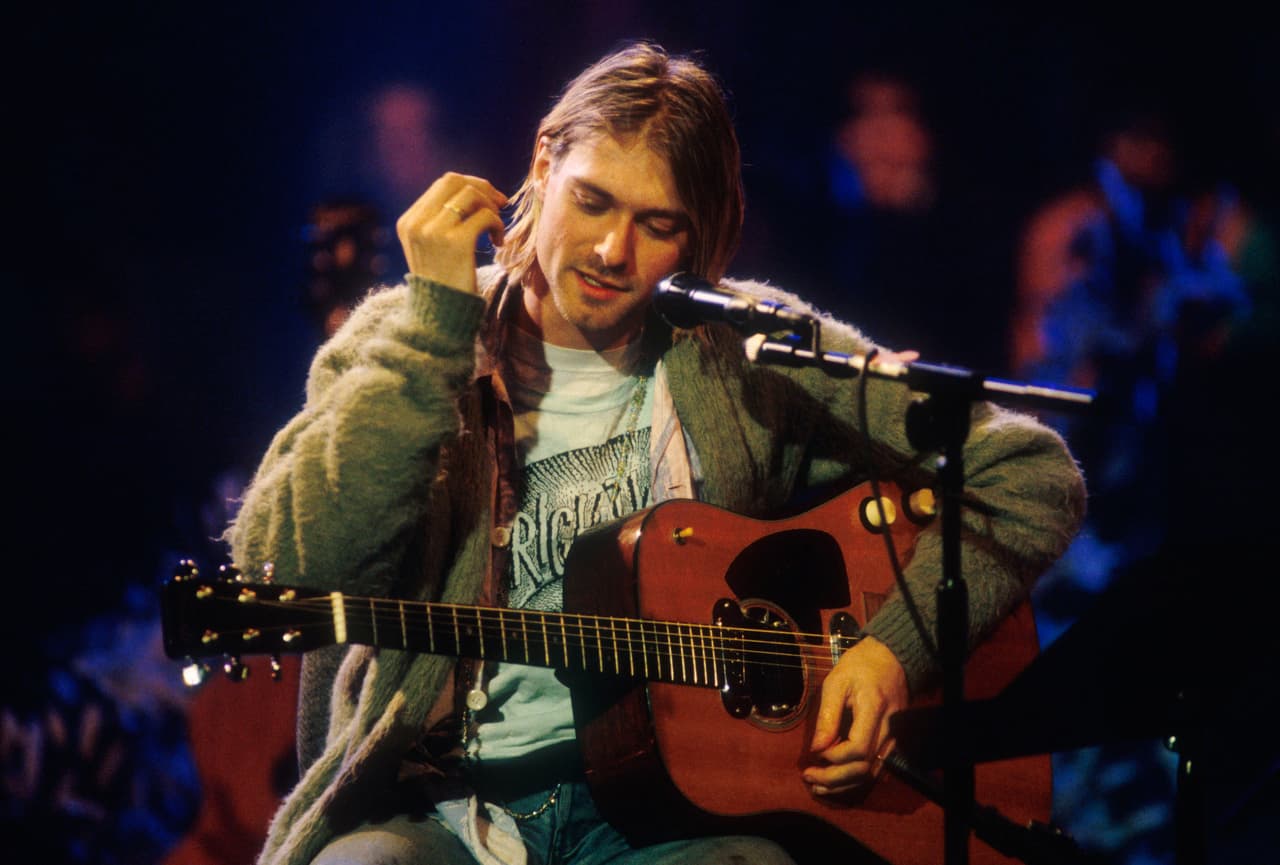 Subastarán guitarra que Kurt Cobain tocó en el Unplugged de Nirvana, a meses de su muerte