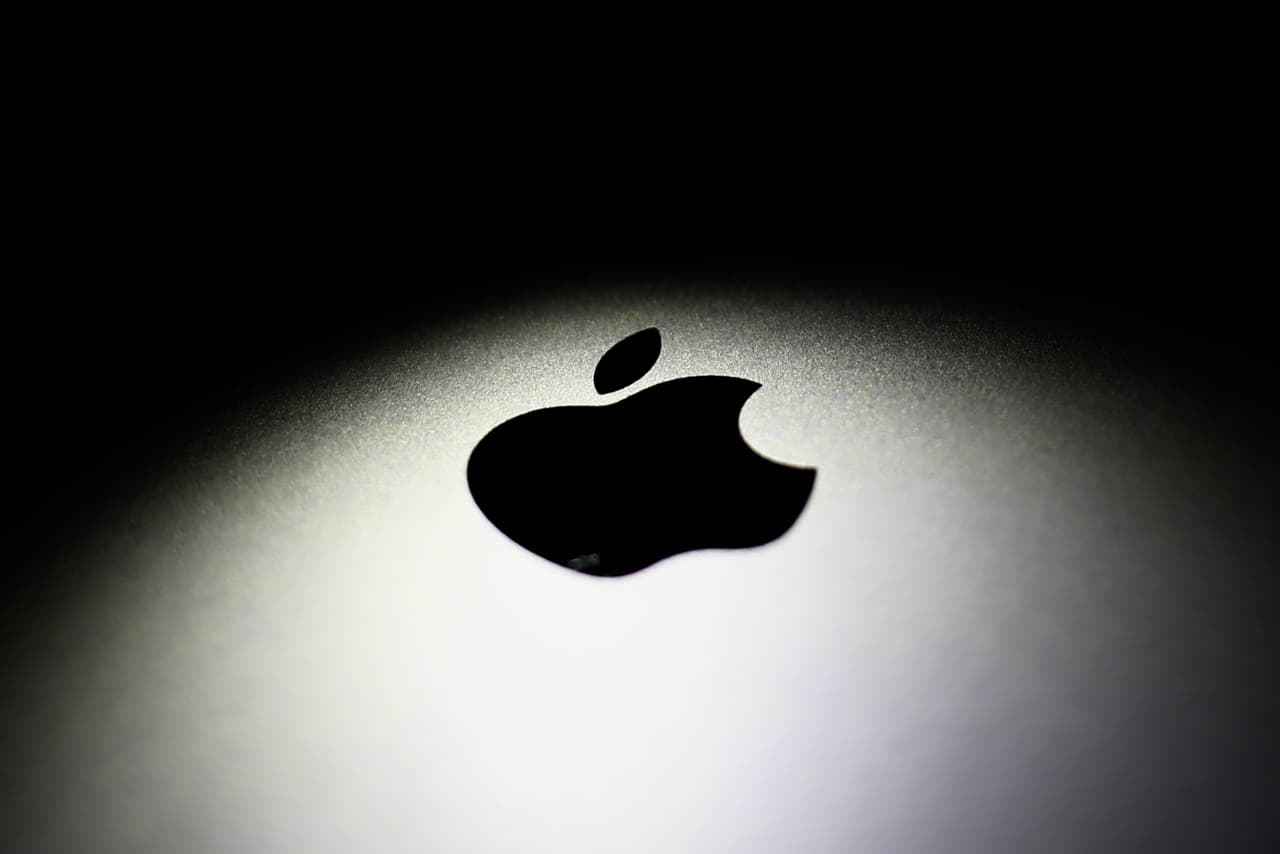 Photo illustration of a Apple Logo taken on 15 January 2020. (Photo illustration by Jakub Porzycki/NurPhoto via Getty Images)