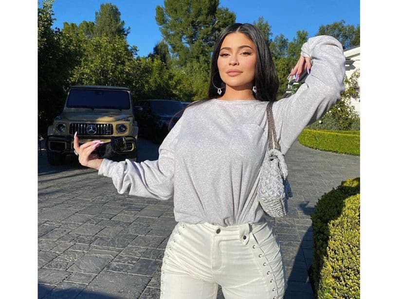 El sencillo en que Rosalía participó es el remix de "Highest In The Room", el cual encabeza el nuevo disco rapero y actualmente suma más de 32 millones de reproducciones en Spotify.