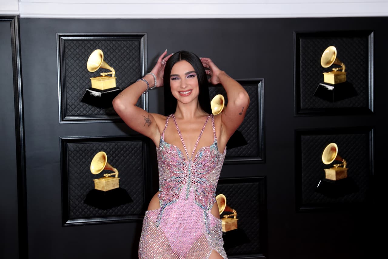 Los Angeles, CA - March 14: Dua Lipa on the red carpet at the 63rd Annual Grammy Awards, at the Los Angeles Convention Center, in downtown Los Angeles, CA, Wednesday, Mar. 14, 2021. (Jay L. Clendenin / Los Angeles Times via Getty Images)