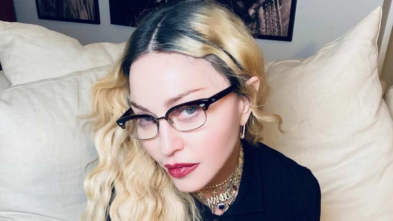 Madonna se tiñe el cabello de rosa y presume en redes su radical cambio de look