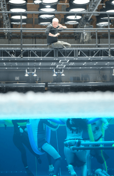 "Dato curioso: esa capa de blanco en la superficie del agua se compone de bolas flotantes que evitan que las luces interfieran con la filmación bajo el agua", es otro de los detalles compartidos a través de las redes sociales de Avatar.