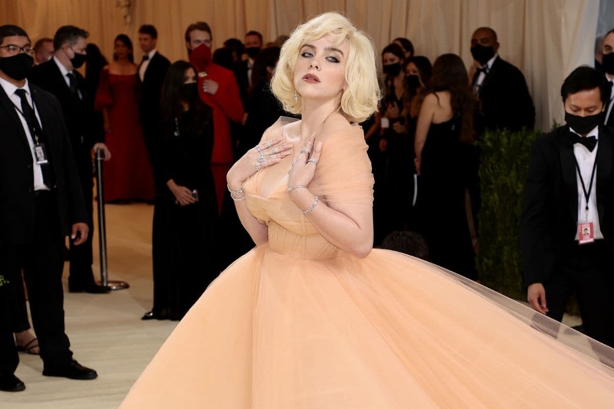 Billie Eilish en la alfombra roja de la MET Gala 2021