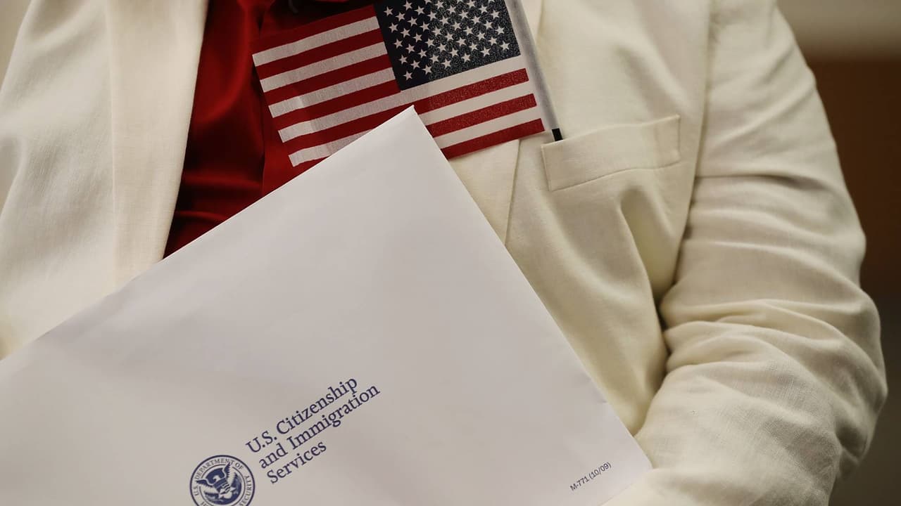 USCIS planea cambios en examen de ciudadanía: “Tendrán que entender, escribir y hablar inglés”