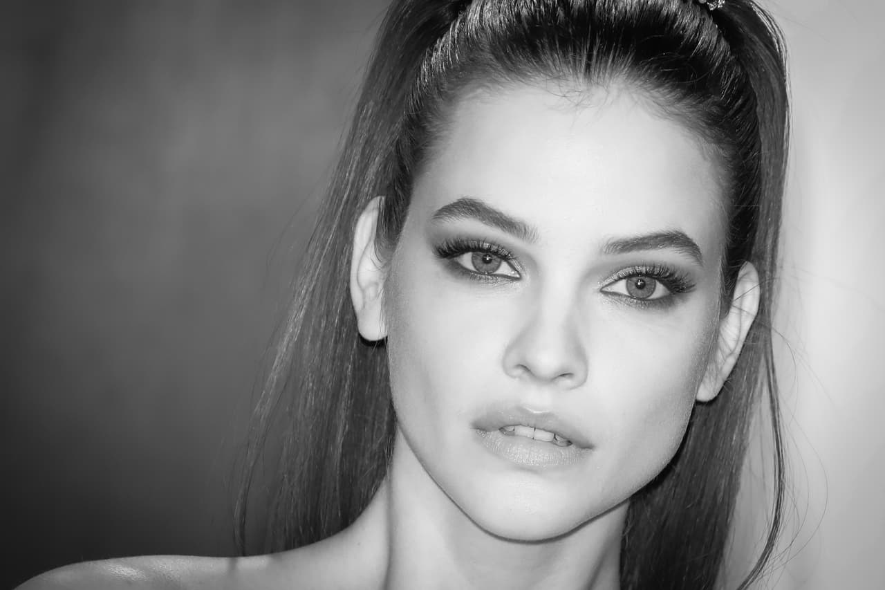 BEVERLY HILLS, CALIFORNIA - FEBRUARY 09: (EDITORS NOTE : Image has been converted to black and white) Barbara Palvin attends the 2020 Vanity Fair Oscar Party at Wallis Annenberg Center for the Performing Arts on February 09, 2020 in Beverly Hills, California. (Photo by Toni Anne Barson/WireImage)