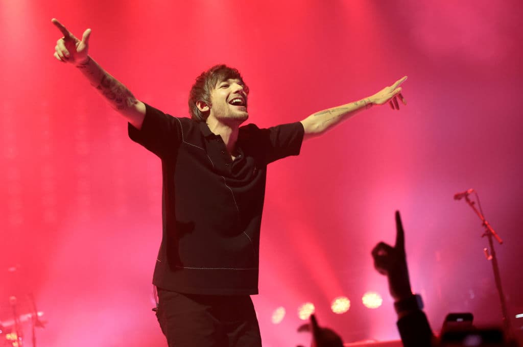 NASHVILLE, TENNESSEE - FEBRUARY 08: Recording artist Louis Tomlinson performs at the Ryman Auditorium on February 08, 2022 in Nashville, Tennessee. (Photo by Jason Kempin/Getty Images)