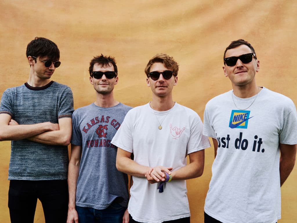 La banda Glass Animals también tendrá su primera aparición en los premios tocando su hit, “Heat Waves”.