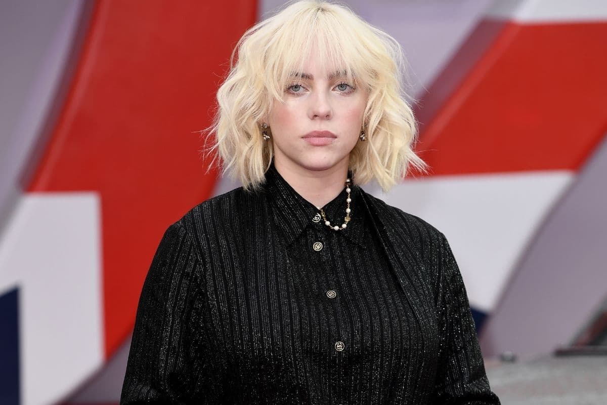 Billie Eilish asiste a la alfombra roja de 'No Time to Die' en Londres, Inglaterra