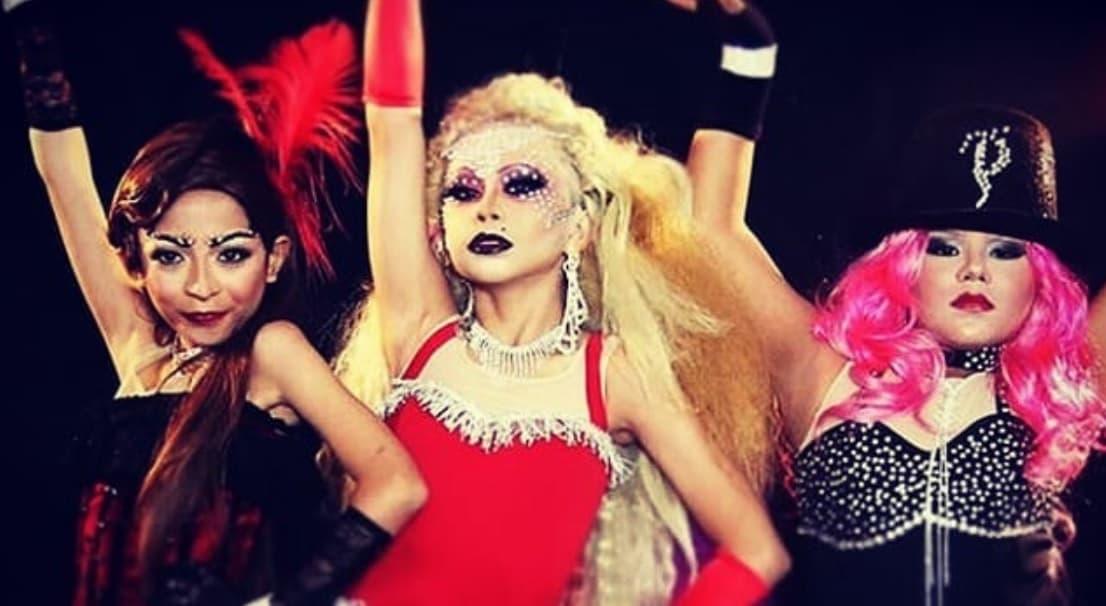 TNT Boys impresionan con sus presentaciones, en las que cantan y visten como Christina Aguilera, Pink y Mya