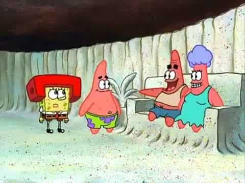 Aunque no dicen la fecha, se sabe que Patricio y sus padres (los que después descubre que son una pareja que se equivocó de casa) celebran el día de la estrella de mar.
