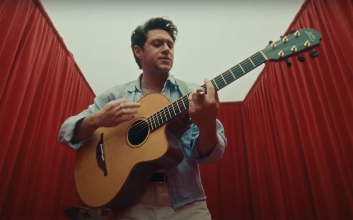 Niall Horan estrenó hoy el video musical para su nuevo sencillo "Heaven"
