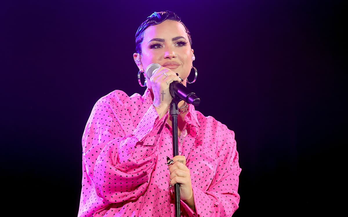 La cantante Demi Lovato anunció en un video que está grabando material nuevo