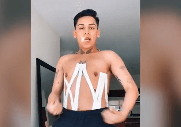 Antes de entrar a cirugía, el mexicano grabó videos cortos para su TikTok sin perder la esencia que lo caracteriza, siempre bailando y perreando.