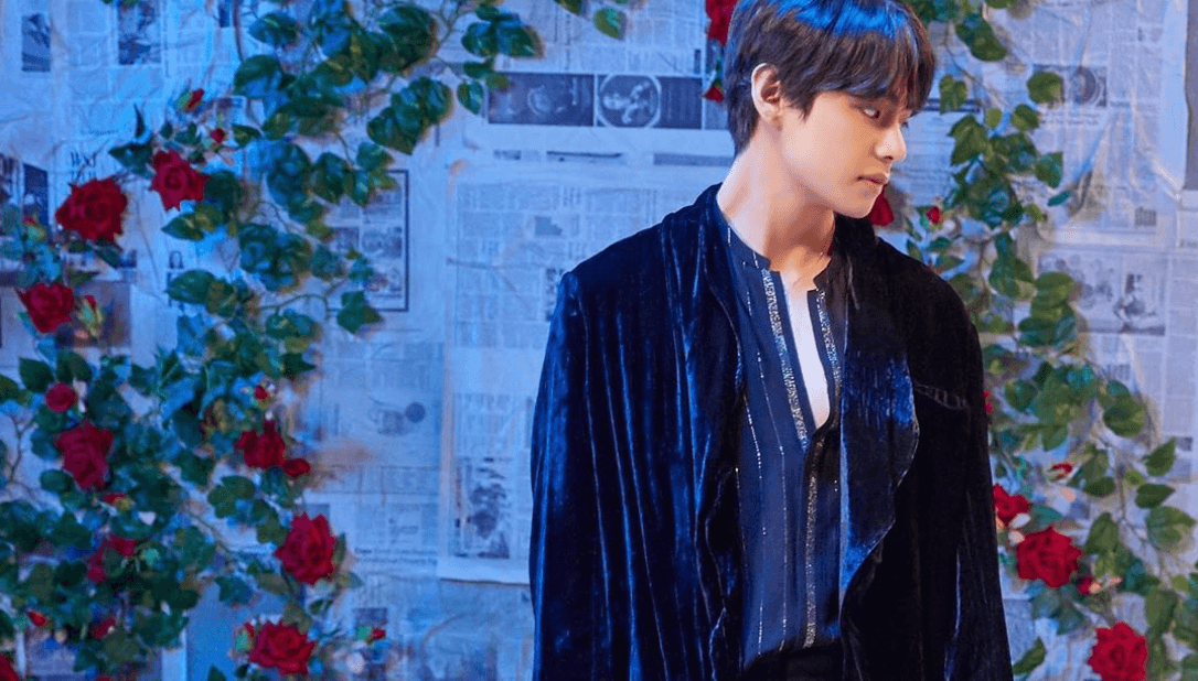 A sus 23 años se ha convertido en una de las bases de la música de BTS, pero también ha probado como solista; a principios del 2019 lanzó “Scenery”.