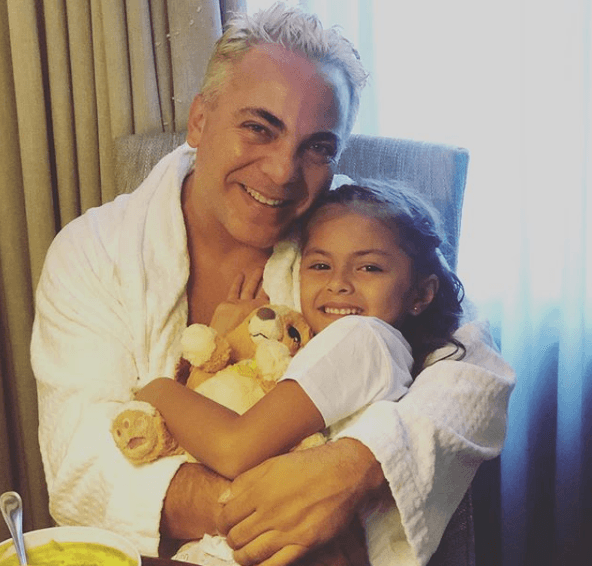 ¿Cristian Castro fingió que su hija lo dejó plantado en su fiesta?