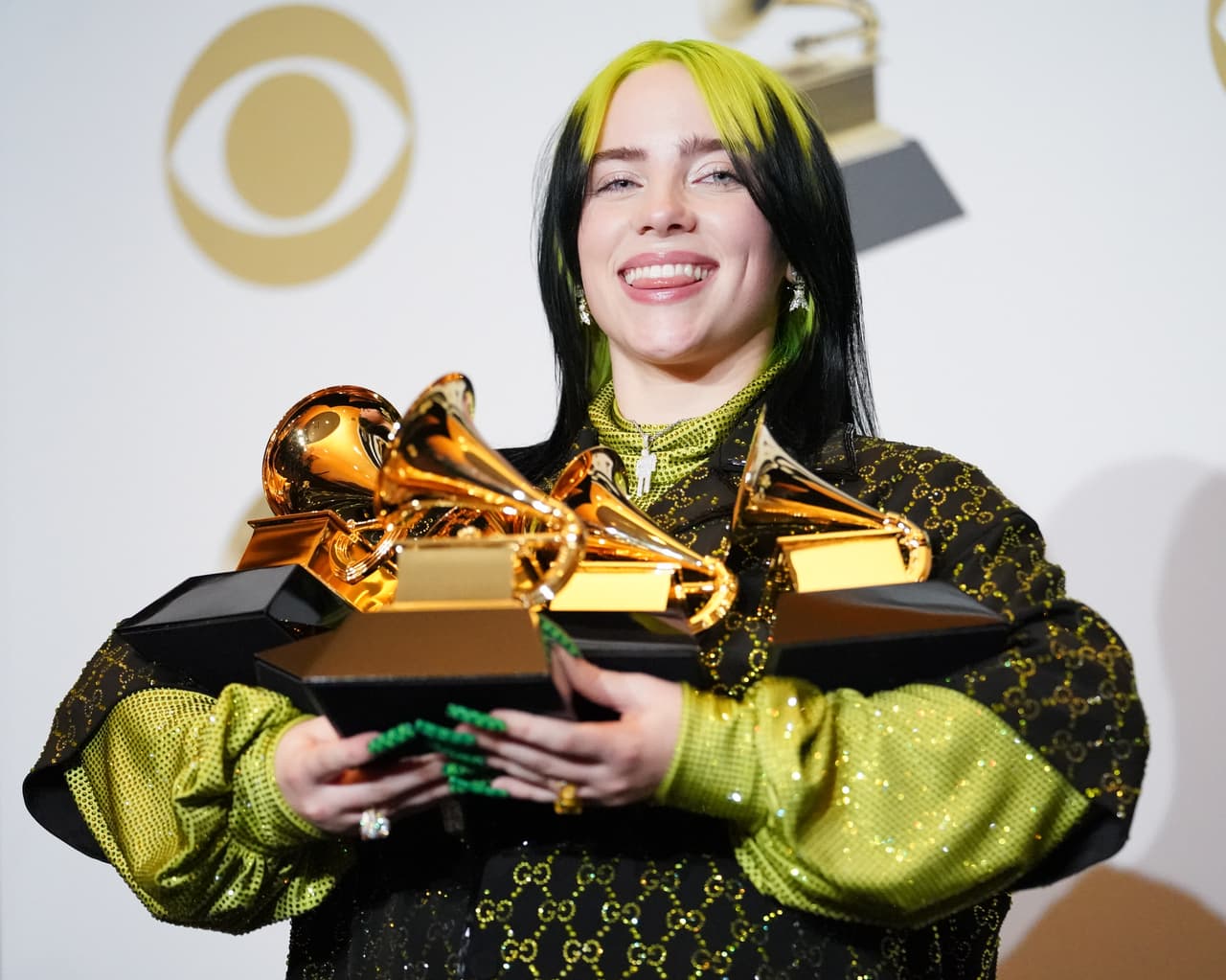 A diferencia de la entrega anterior en la que Billie Eilish arrasó la premiación, en esta ocasión aparece muchas menos veces debido a que no ha lanzado disco nuevo. Su sencillo “Everything I Wanted” está nominado en Grabación del Año, Canción del Año y Mejor Interpretación Pop.