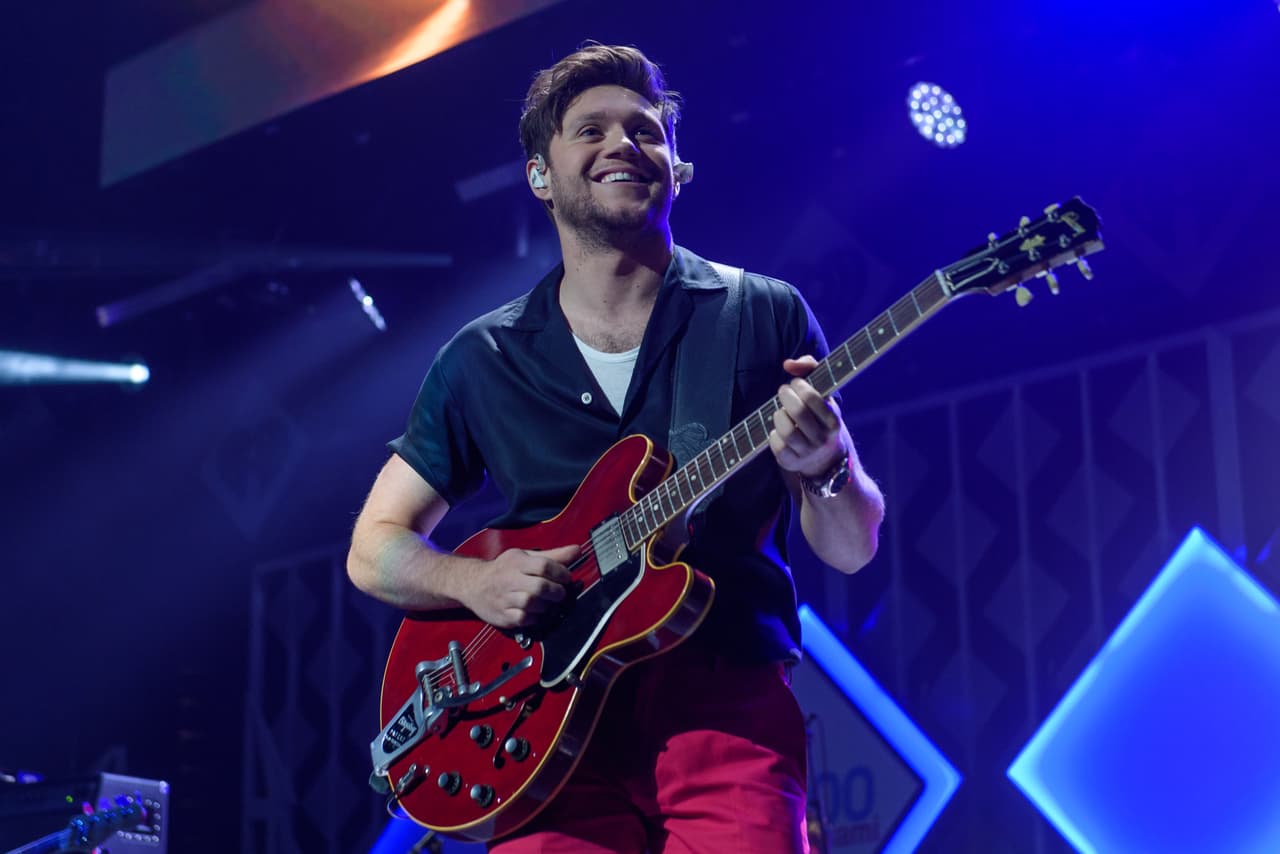 SUNRISE, FLORIDA - DECEMBER 22: Niall Horan performs on stage during Y100 Miami Jingle Ball at BB&T Center on December 22, 2019 in Sunrise, Florida. (Photo by Jason Koerner/Getty Images)