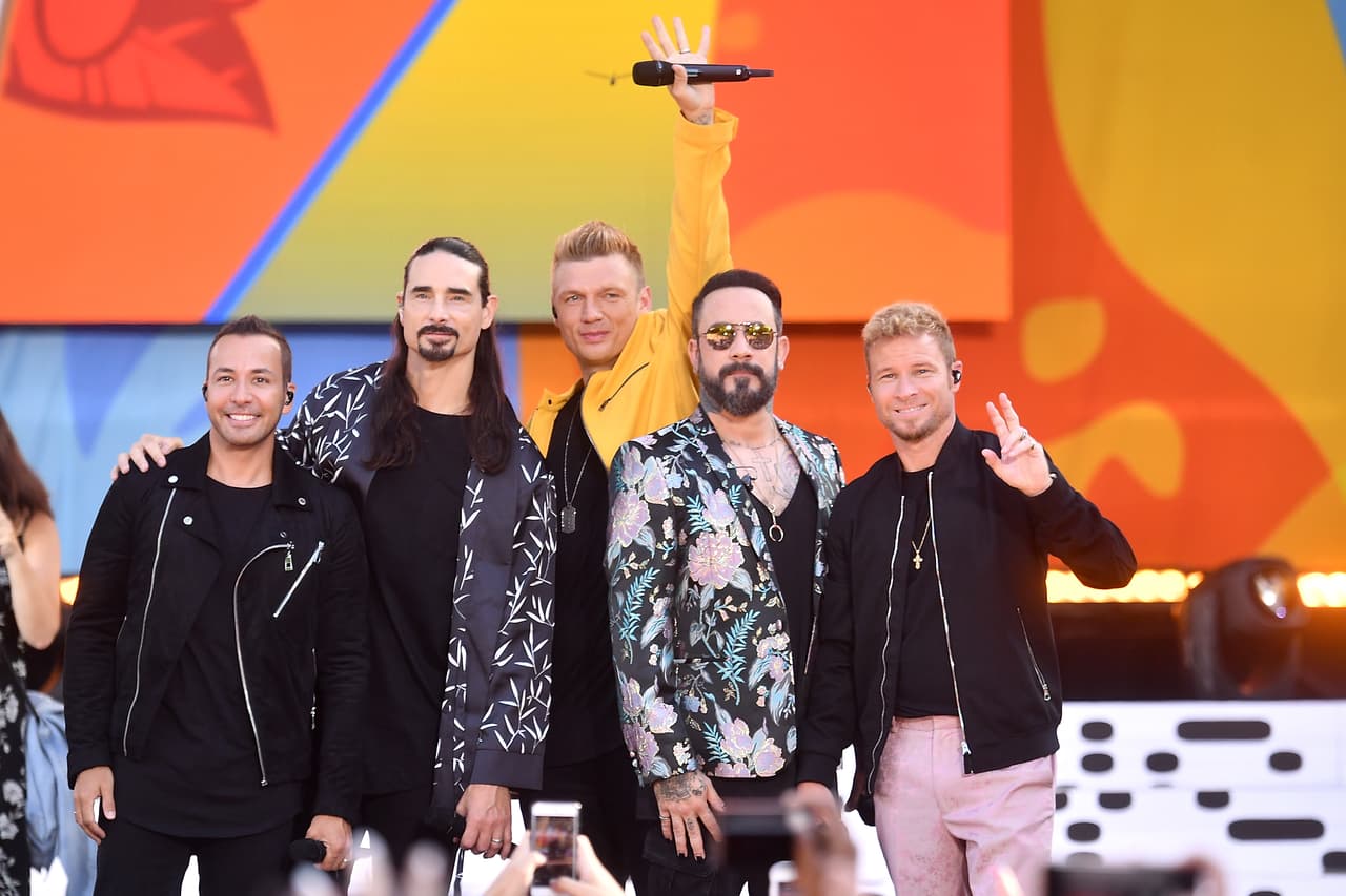 En el 2013, los Backstreet Boys se presentaron en el programa de Jimmy Kimmel Live como si nada hubiera pasado, pero lo que pocos saben es que horas antes, durante el ensayo del show, Nick Carter y Kevin protagonizaron una discusión que hizo que este fuera detenido abruptamente. Incluso existen algunas fotos donde vemos a Nick tomando por la camisa a su compañero, aunque se desconoce el motivo de la pelea.