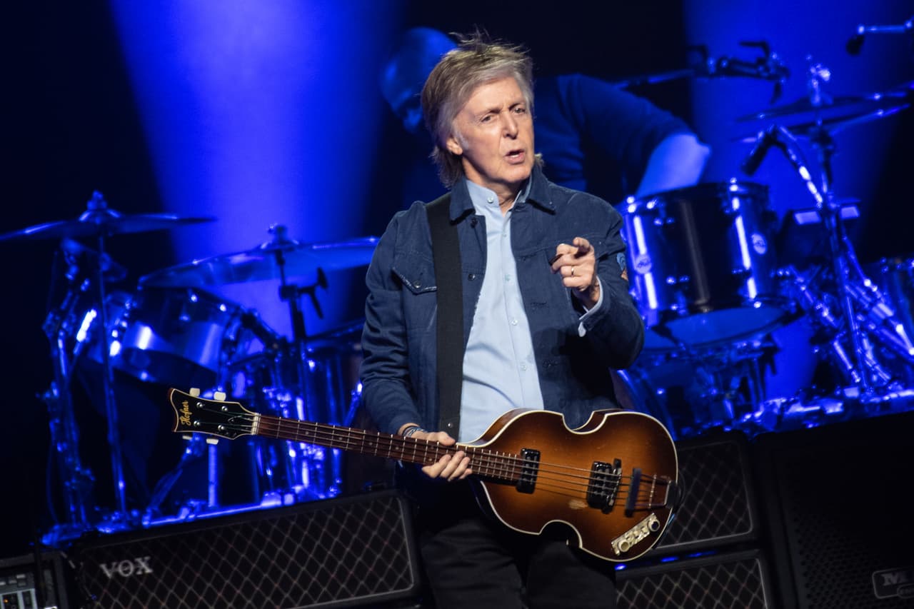 GLASGOW, SCOTLAND - DECEMBER 14: (EDITOR'S NOTE: Editorial use only) Sir Paul McCartney performs on stage at The SSE Hydro on December 14, 2018 in Glasgow, Scotland. (Photo by Roberto Ricciuti/Redferns)