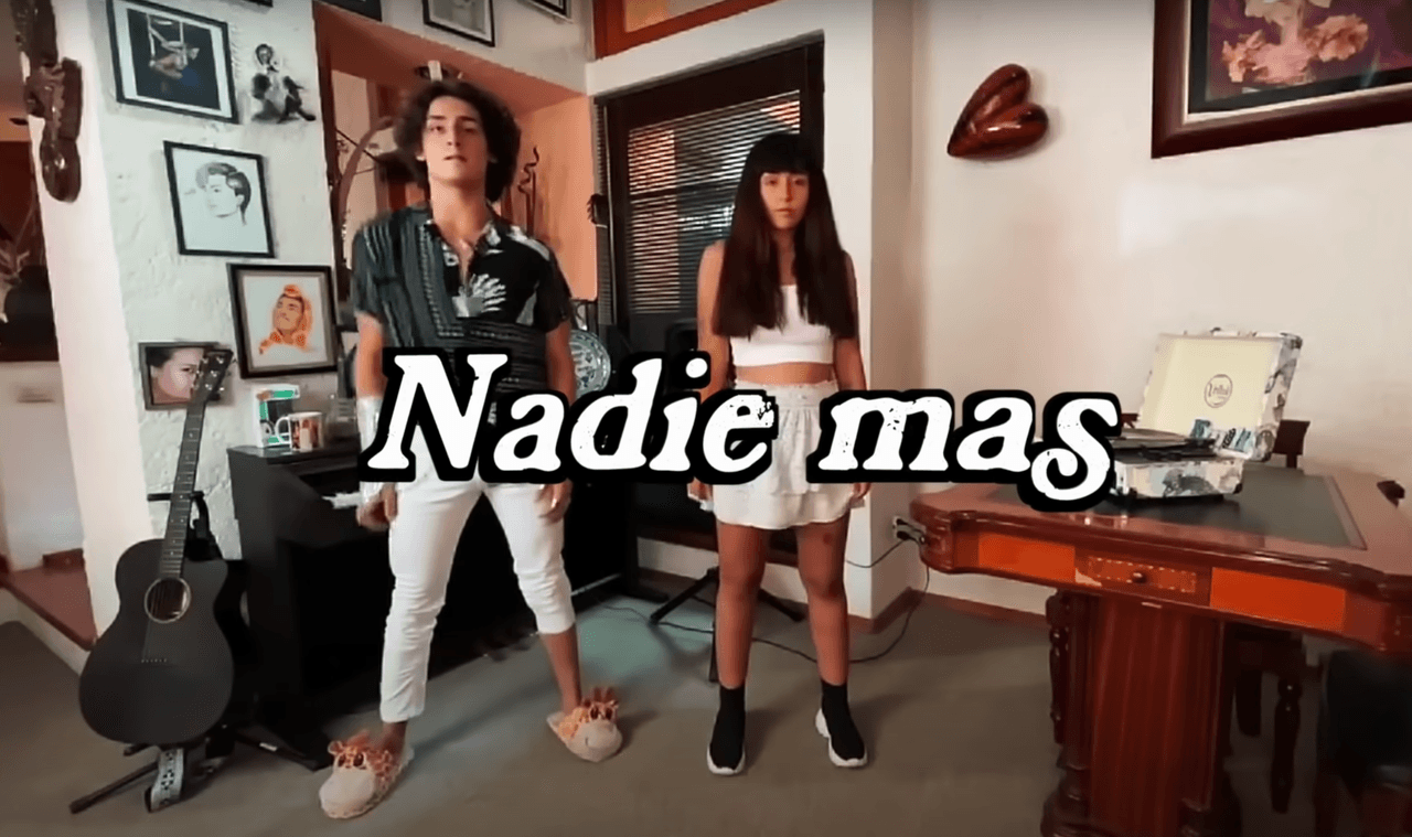 El también actor, ha aprovechado este tiempo en casa para disfrutar más a su gente, “me he dado cuenta mucho de mi fuerza para salir adelante está en mi familia, que está aquí presente siempre. En esta cuarentena, obviamente, he convivido mucho más con ellos porque ya no estoy de gira, ya no estoy saliendo; mi madre, pues, ahora también está aquí y creo que esta convivencia en la cuarentena me ha llevado muchísimo a recapacitar y también a estar pendiente de muchas cosas.”
<br>