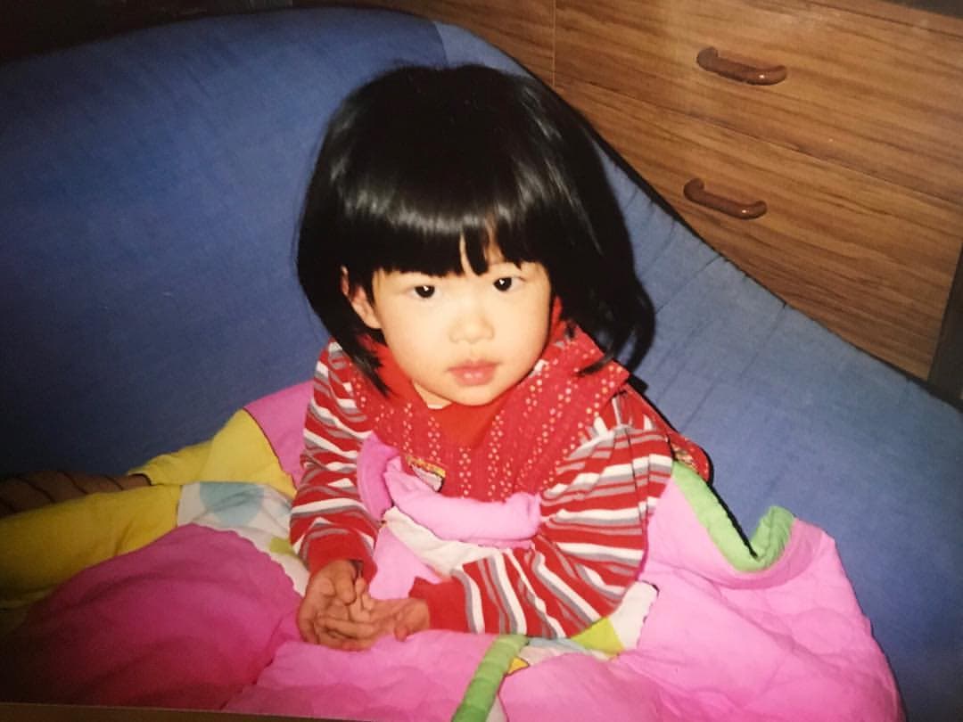 El verdadero nombre de la cantante es Roseanne Park y nació el 11 de febrero de 1997; actualmente tiene 24 años y es una de las artistas más exitosas a nivel internacional.