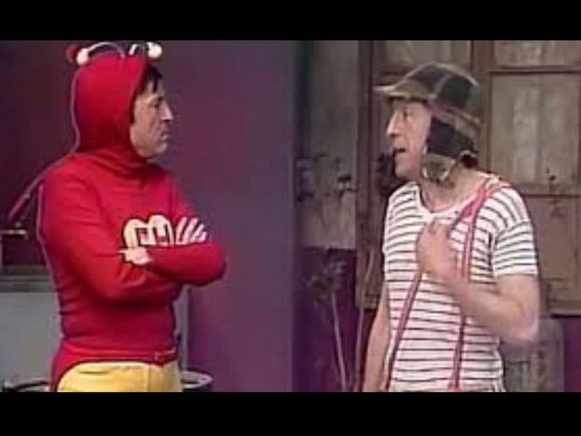 Nunca podrás olvidar que el tierno y divertido “Chavo”, era en secreto un superhéroe… Algo así como "Batman" y "Bruce Wayne".