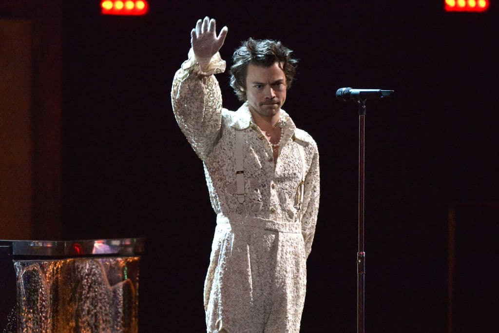 LONDON, ENGLAND - FEBRUARY 18: (EDITORIAL USE ONLY) Harry Styles performs live on stage during The BRIT Awards 2020 at The O2 Arena on February 18, 2020 in London, England. (Photo by Jim Dyson/Redferns)