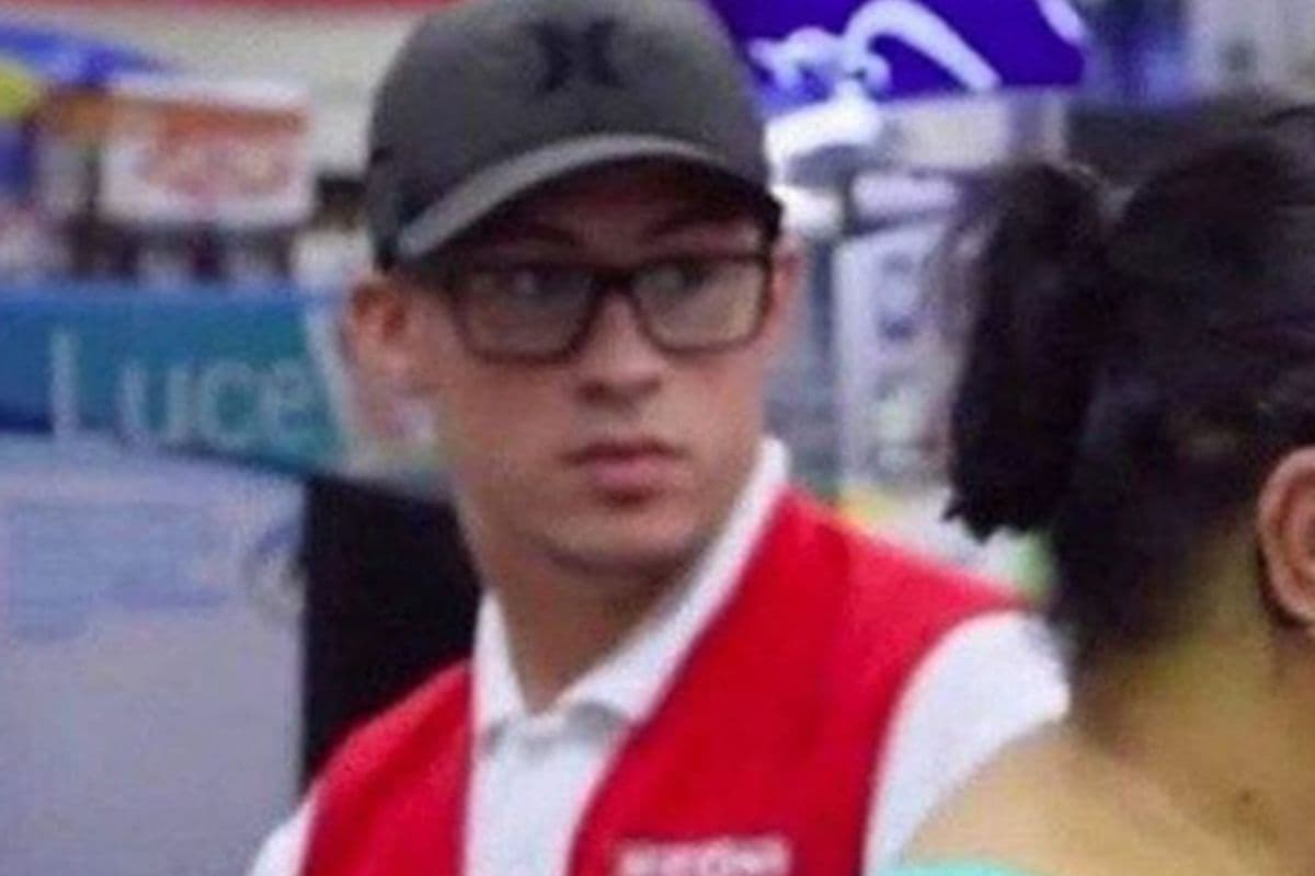 Bad Bunny trabajaba como embolsador en el supermecado local