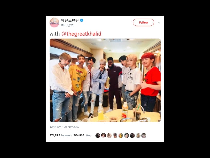 En noviembre del 2017 BTS publicó una foto con Khalid, compositor estadounidense de 21 años cuyo sencillo &quot;Better&quot; ya superó las 57 millones de reproducciones en YouTube.