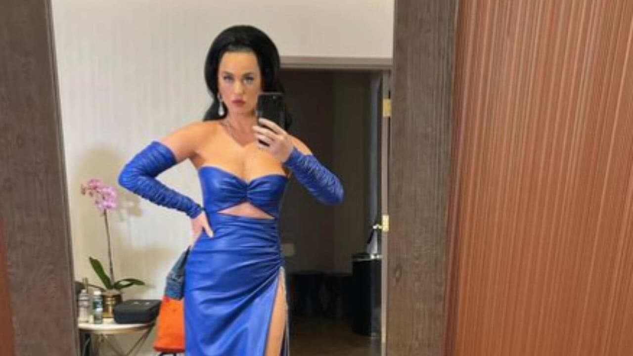 Katy Perry brinda en español como toda una mexicana