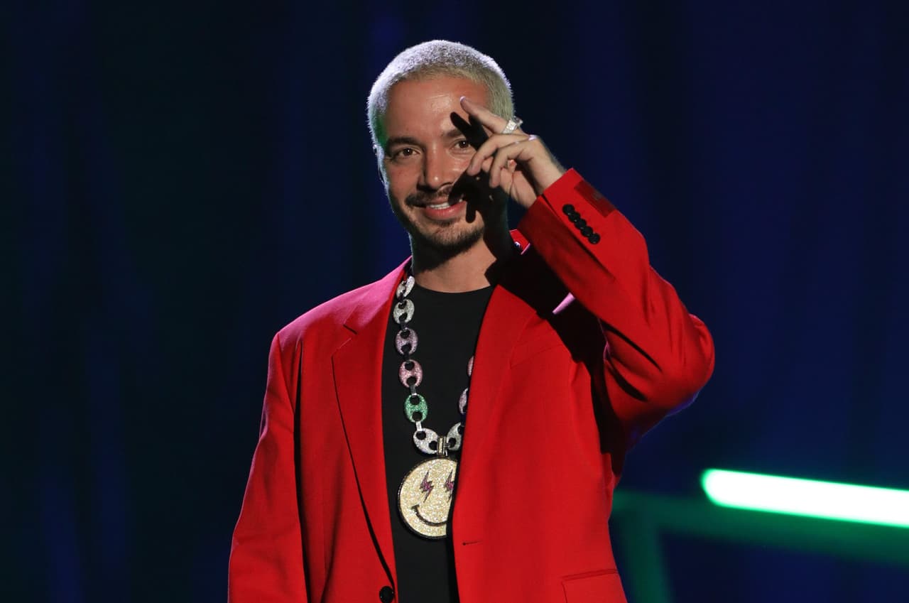 J Balvin es el artista que más nominaciones suma en la edición del 2021 de Premio Lo Nuestro. Entre los premios más destacados por los que compite son: Artista Premio Lo Nuestro Del Año, Álbum Del Año, Canción Del Año, Remix Del Año Remix Del Año,Colaboración Del Año, Álbum Del Año - Urbano y
<br>Canción Del Año - Urbano/Trap.