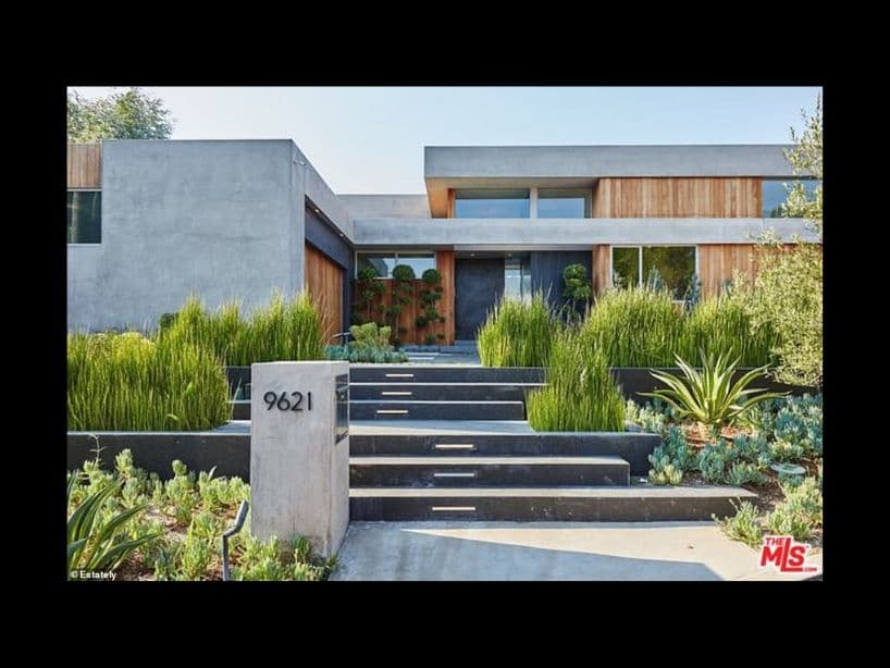 Actualmente, Nick Jonas se encuentra en la gira “Happiness Begins Tour”, promocionando su nuevo álbum “Happiness Begins”.