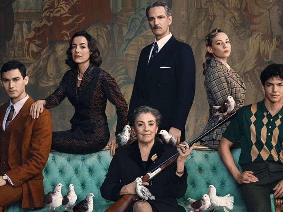 La serie se estrenará el próximo 16 de octubre y promete ser el próximo gran proyecto de Ester Expósito, junto a Carlos Cuevas (El ministerio del tiempo), Pilar Castro (Julieta), Eduardo Casanova (Aída), Cecilia Suárez (Las oscuras primaveras), Alejandro Spietzer (Me Gusta, pero me Asusta), e Isaac Hernández, aclamado bailarín mexicano de ballet que debutará como actor.