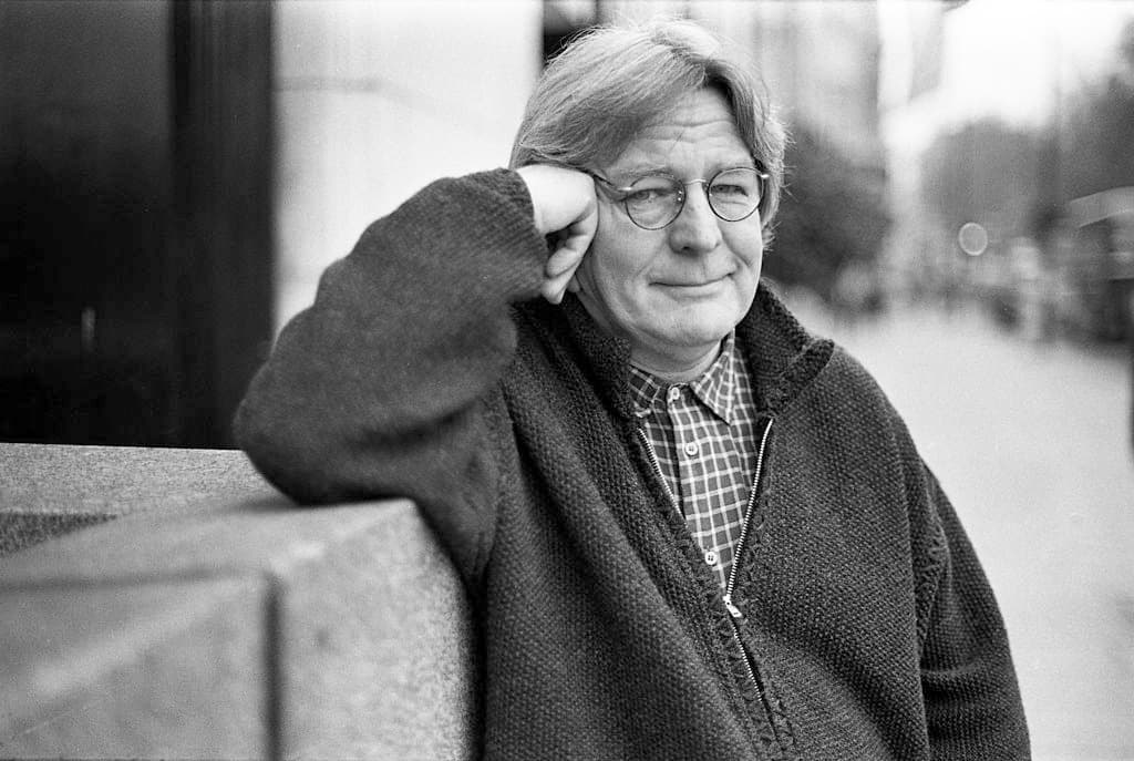 Portrait of English film director and screenwriter Alan Parker, London, 1994. (Photo by Martyn Goodacre/Getty Images)