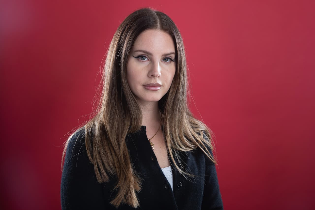 SEATTLE, WA - OCTOBER 02: Singer Lana Del Rey poses for a portrait during a visit to 107.7 The End on October 2, 2019 in Seattle, Washington. (Photo by Mat Hayward/Getty Images)