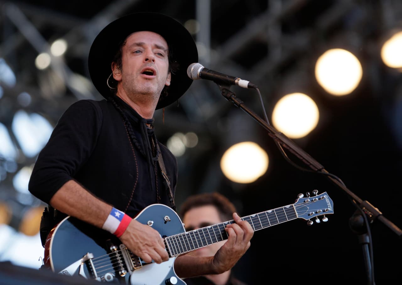 Argentina's musician Gustavo Cerati performs during a show in solidarity with Chile's earthquake victims in Buenos Aires, Saturday March 13, 2010. An 8.8-magnitude earthquake hit central Chile on Feb. 27, causing widespread damage. (AP Photo/ Natacha Pisarenko)