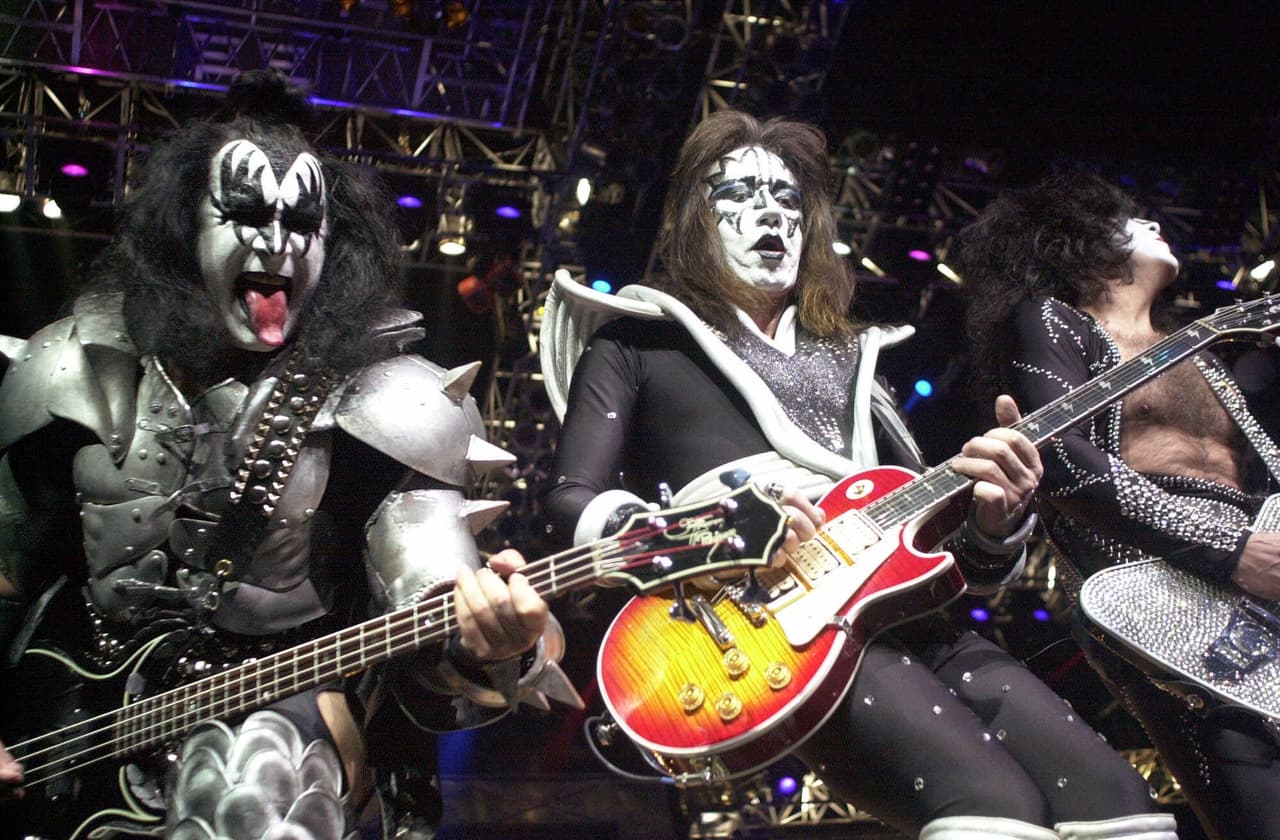 KISS ofrece concierto en Detroit, 2000