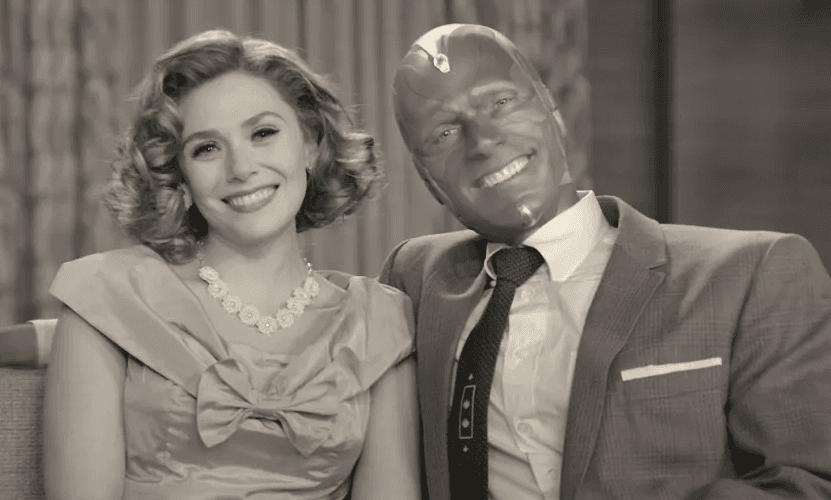 Algo que sorprendió a muchos fue que el tono de la serie está basado en un sitcom al estilo de la televisión clásica estadounidense, con la acción que caracteriza a Marvel. Wanda Maximoff, mejor conocida como La Bruja Escarlata, tiene poderes mágicos y es capaz de usar telepatía y telequinesis. Apareció por primera vez en Avengers: Era de Ultrón; Visión es un androide que usa la inteligencia artificial de J.A.R.V.I.S.