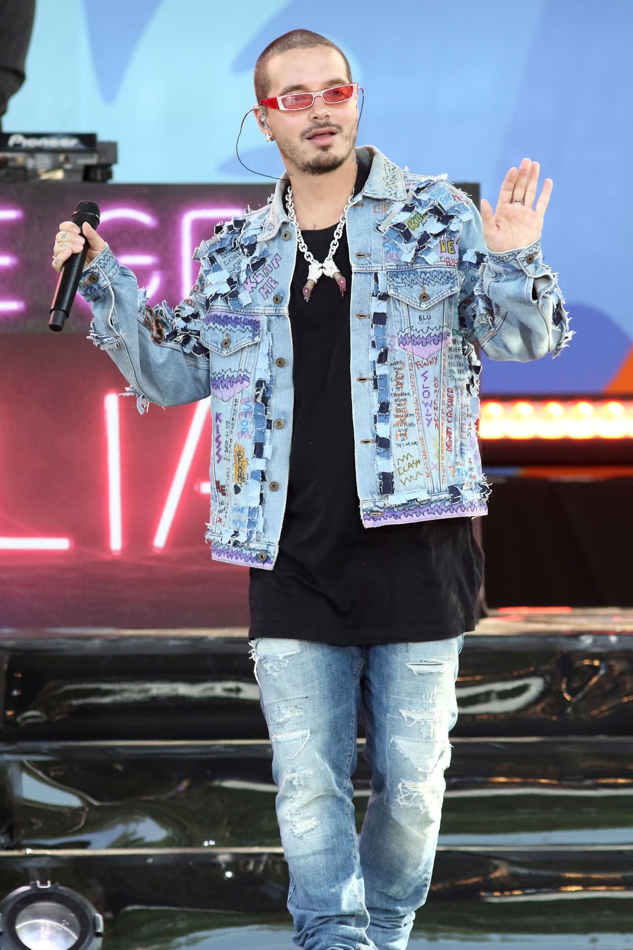 J Balvin durante una presentación musical en Estados Unidos, 2018