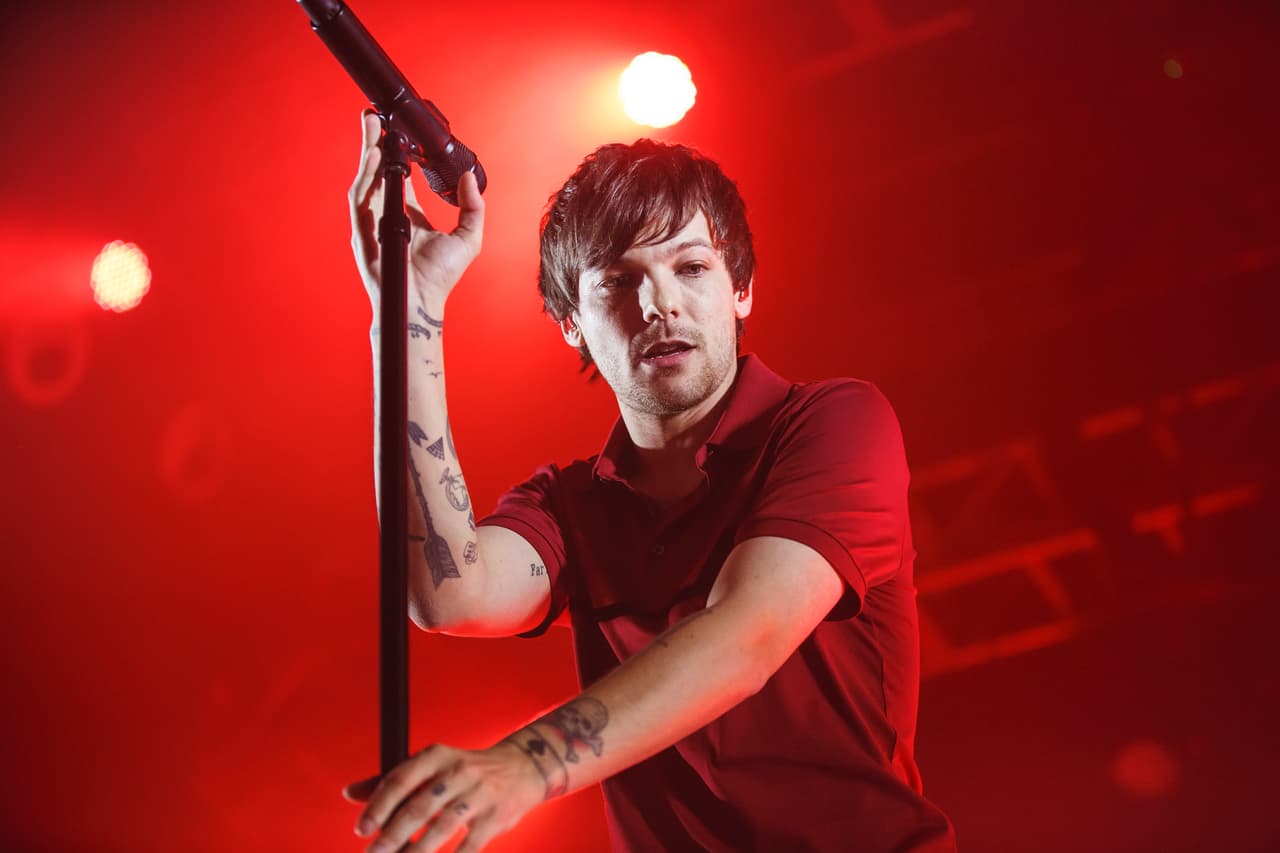 BARCELONA, SPAIN - MARCH 09: Louis Tomlinson performs in concert at Razzmatazz on March 09, 2020 in Barcelona, Spain. (Photo by Xavi Torrent/Redferns for Live Nation )