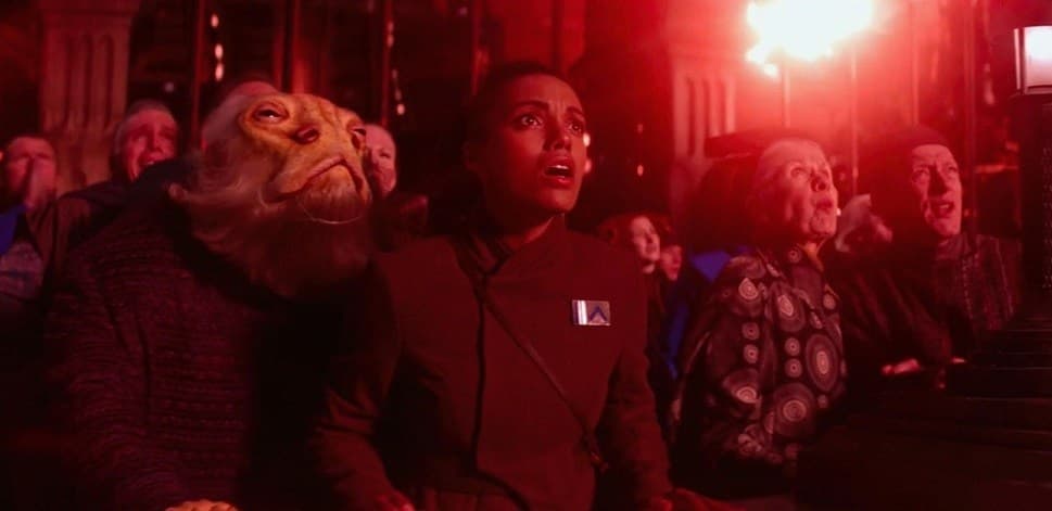 También estuvo en 'Star Wars: el despertar de la fuerza'; ahí interpretó a Korr Sella, un personaje que aparece en pocas escenas de la cinta.